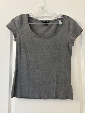 H&M Gray Scoop Neck Short Sleeve Tee